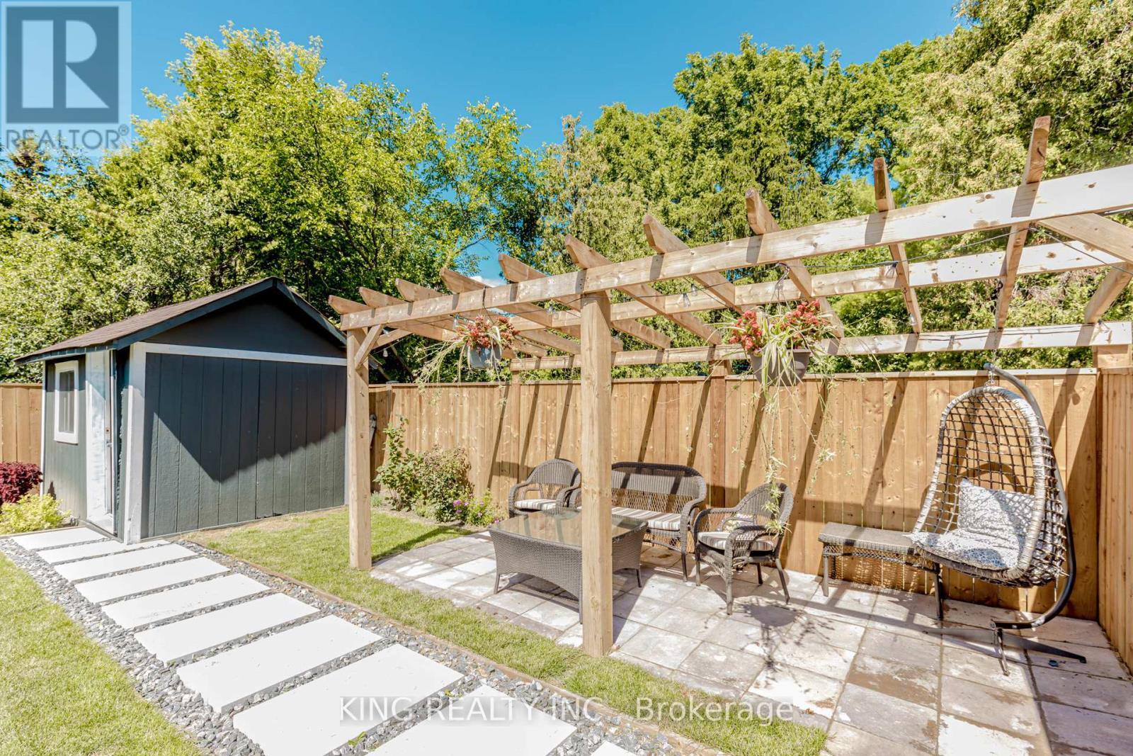 28 Ainslie Avenue, Hamilton, ON - Outdoor With Deck Patio Veranda