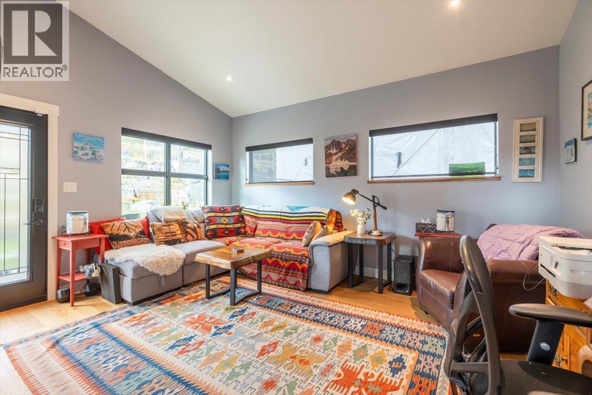 5416 Resort Drive, Fernie, BC - Indoor Photo Showing Living Room