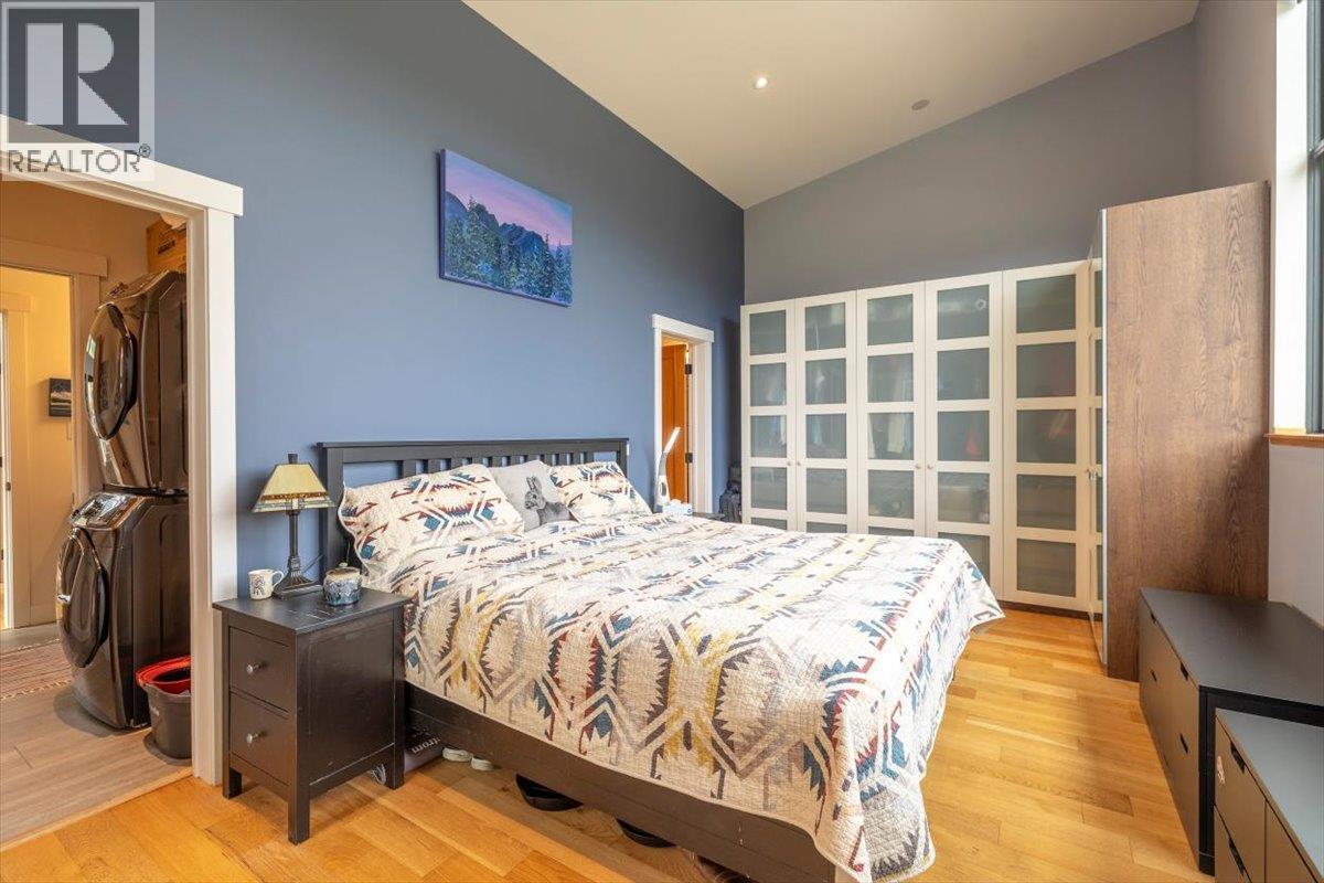 5416 Resort Drive, Fernie, BC - Indoor Photo Showing Bedroom