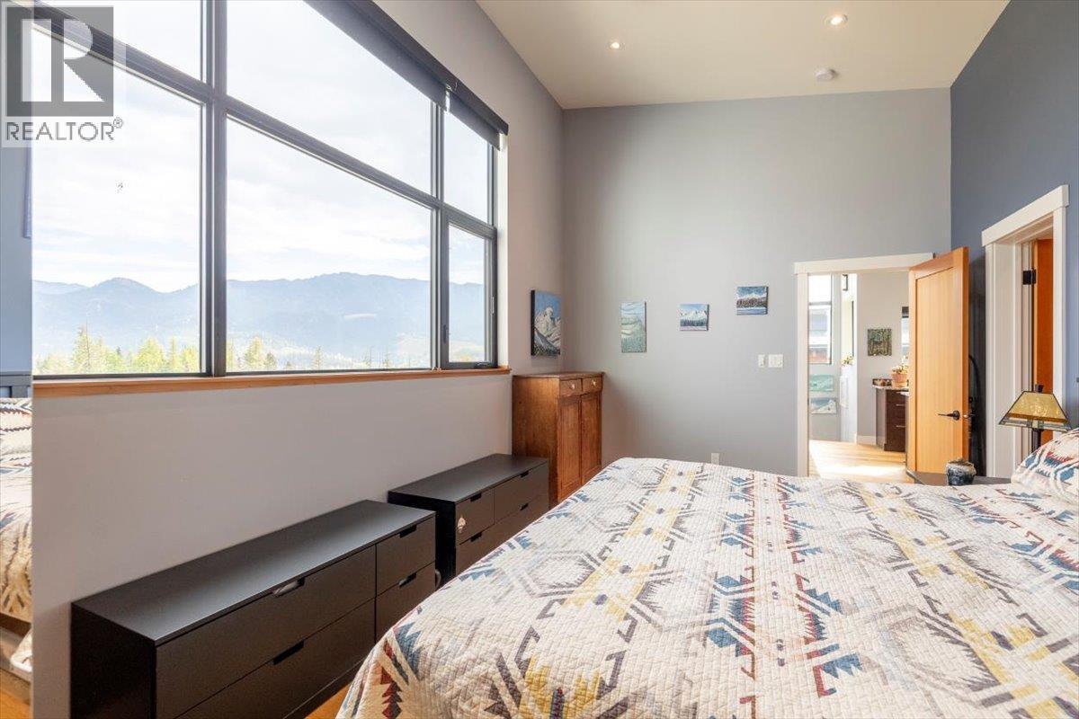 5416 Resort Drive, Fernie, BC - Indoor Photo Showing Bedroom