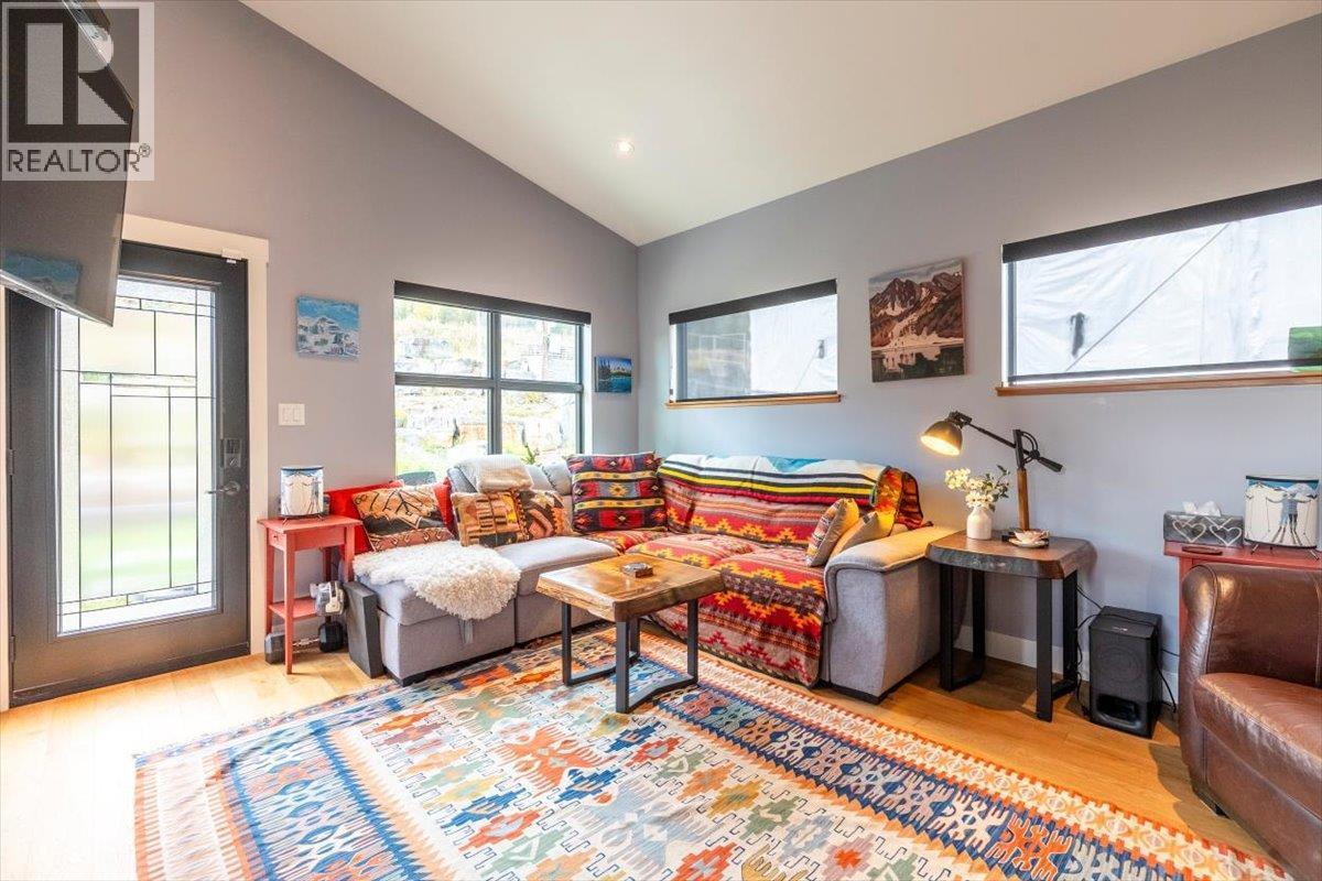 5416 Resort Drive, Fernie, BC - Indoor Photo Showing Living Room