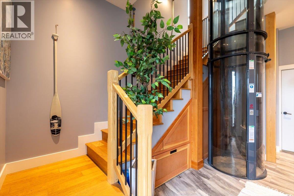 5416 Resort Drive, Fernie, BC - Indoor Photo Showing Other Room