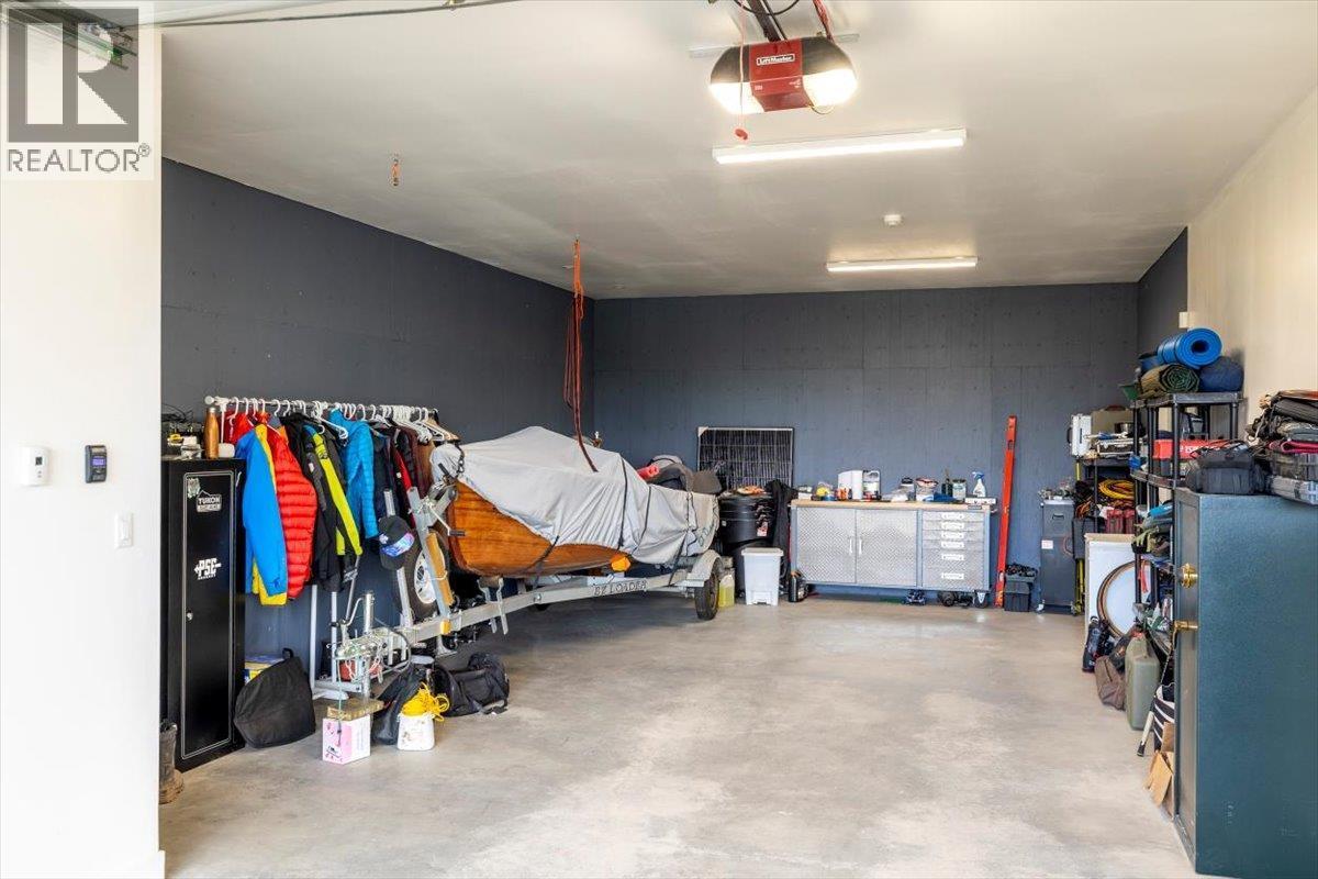 5416 Resort Drive, Fernie, BC - Indoor Photo Showing Garage