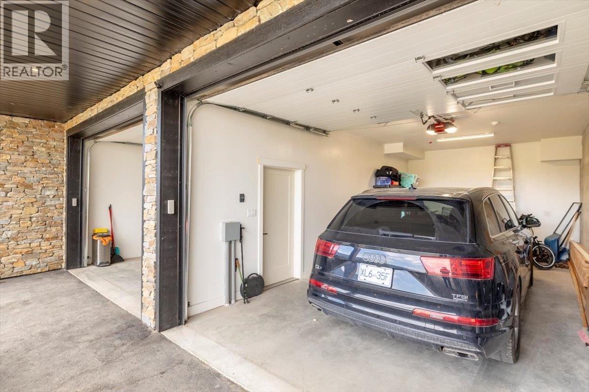 5416 Resort Drive, Fernie, BC - Indoor Photo Showing Garage