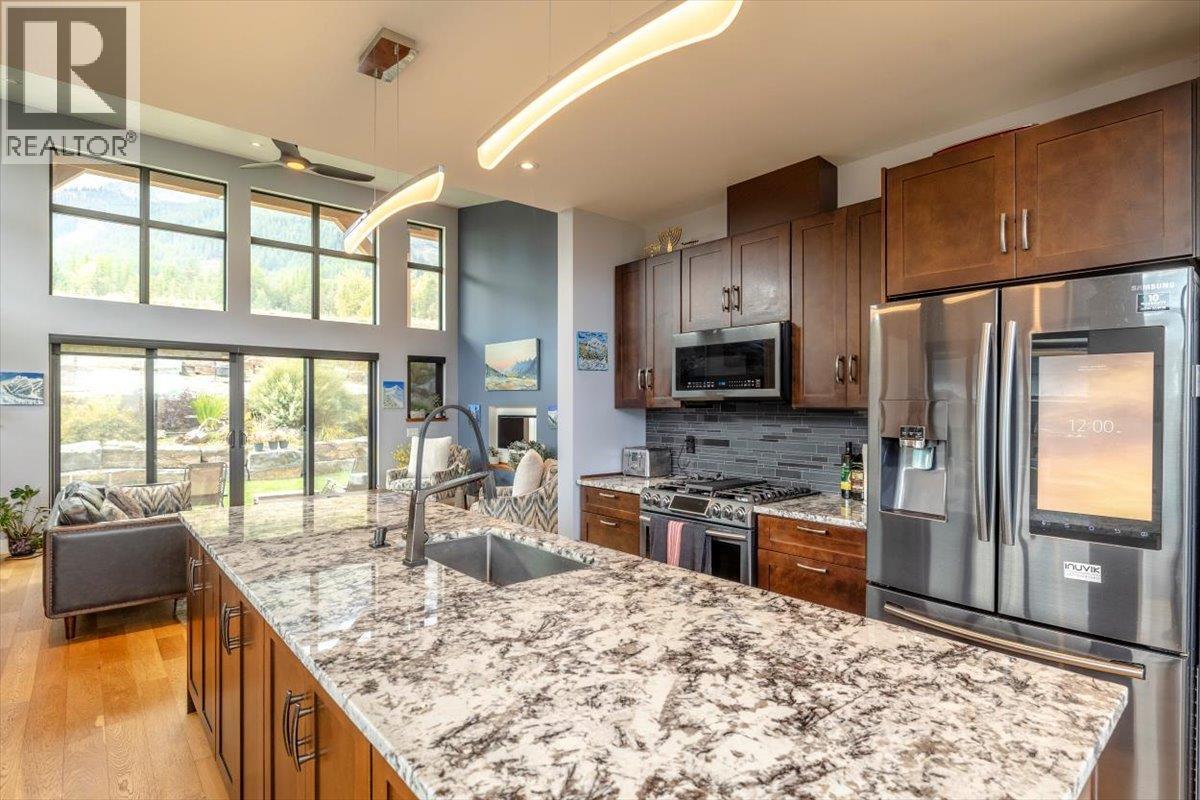 5416 Resort Drive, Fernie, BC - Indoor Photo Showing Kitchen With Upgraded Kitchen