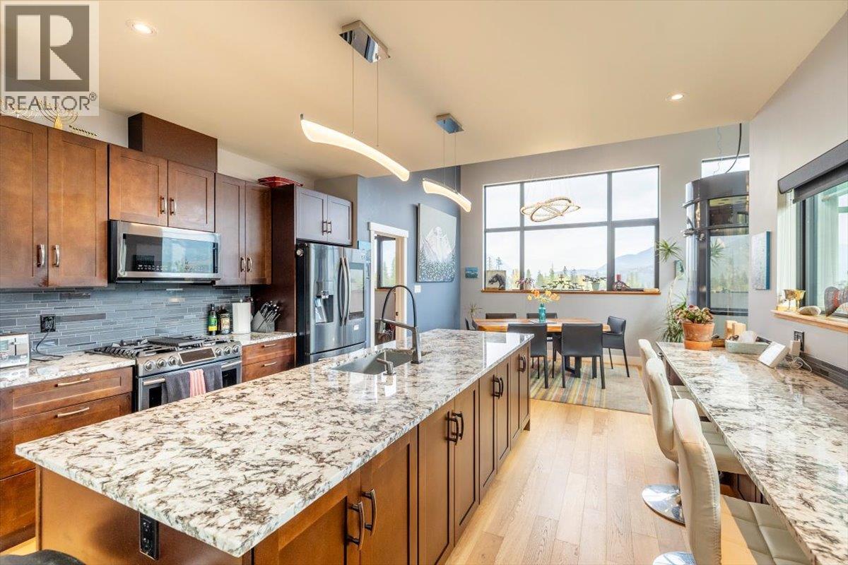 5416 Resort Drive, Fernie, BC - Indoor Photo Showing Kitchen With Upgraded Kitchen