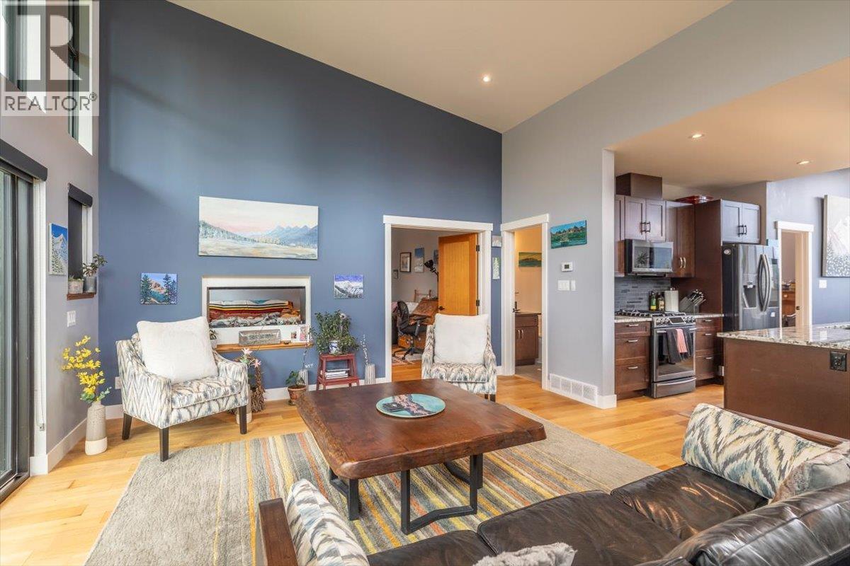 5416 Resort Drive, Fernie, BC - Indoor Photo Showing Living Room
