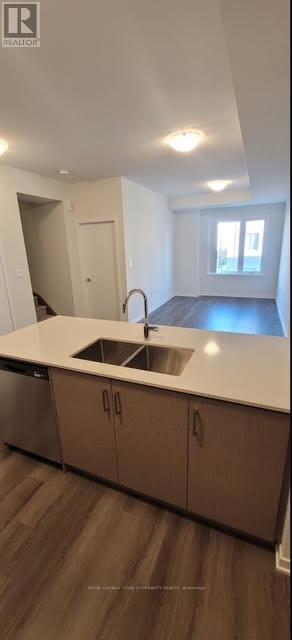 Th262 - 150 Honeycrisp Crescent, Vaughan, ON - Indoor Photo Showing Kitchen With Double Sink