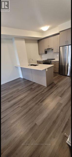 Th262 - 150 Honeycrisp Crescent, Vaughan, ON - Indoor