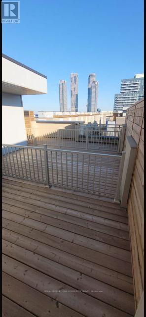 Th262 - 150 Honeycrisp Crescent, Vaughan, ON - Outdoor