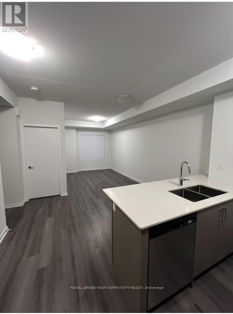 Th262 - 150 Honeycrisp Crescent, Vaughan, ON - Indoor Photo Showing Kitchen With Double Sink