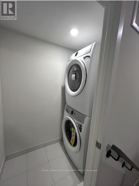 Th262 - 150 Honeycrisp Crescent, Vaughan, ON - Indoor Photo Showing Laundry Room