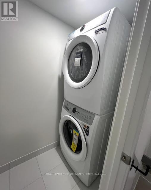 Th262 - 150 Honeycrisp Crescent, Vaughan, ON - Indoor Photo Showing Laundry Room
