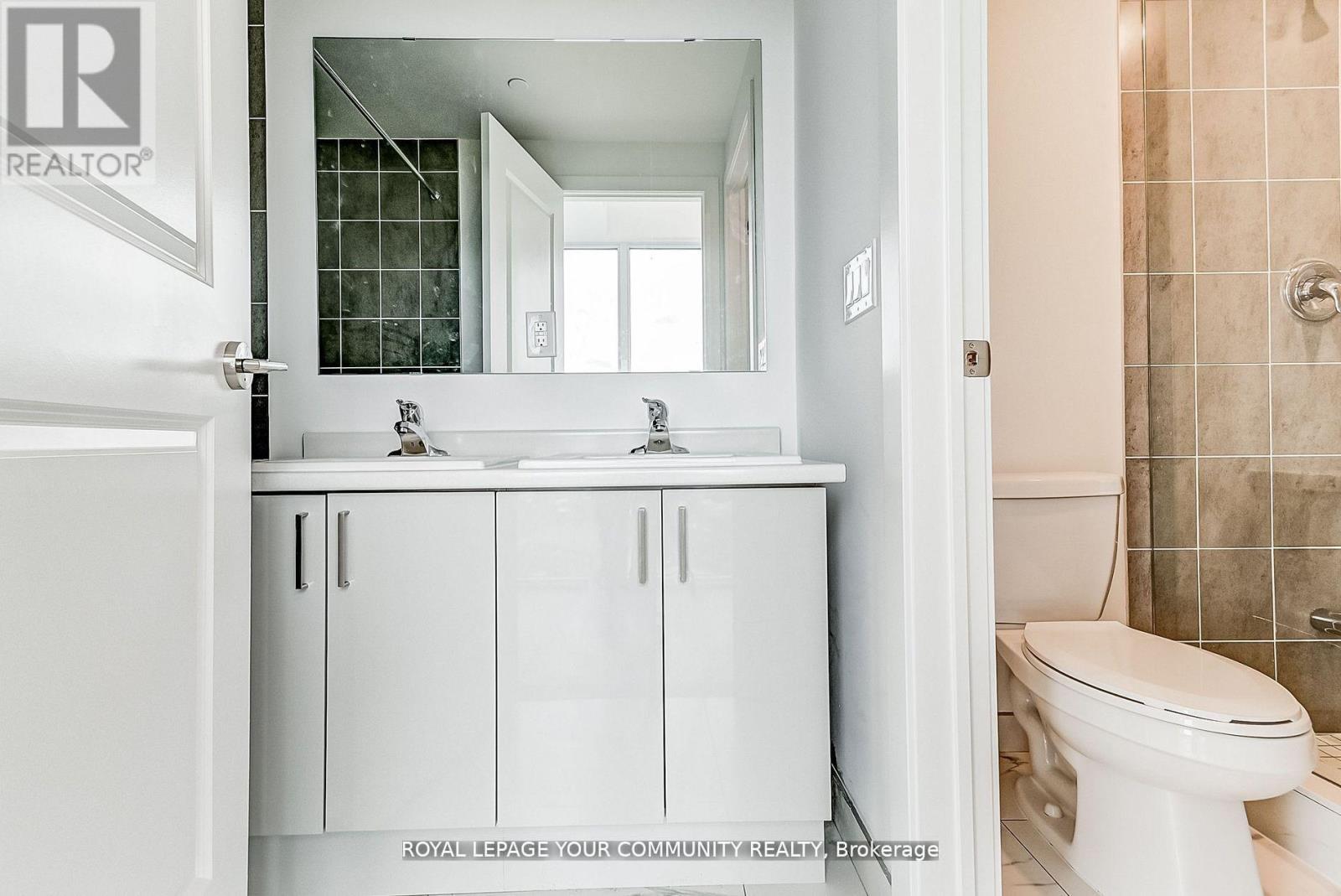 1202 - 1063 Douglas Mccurdy Comm Circle, Mississauga, ON - Indoor Photo Showing Bathroom