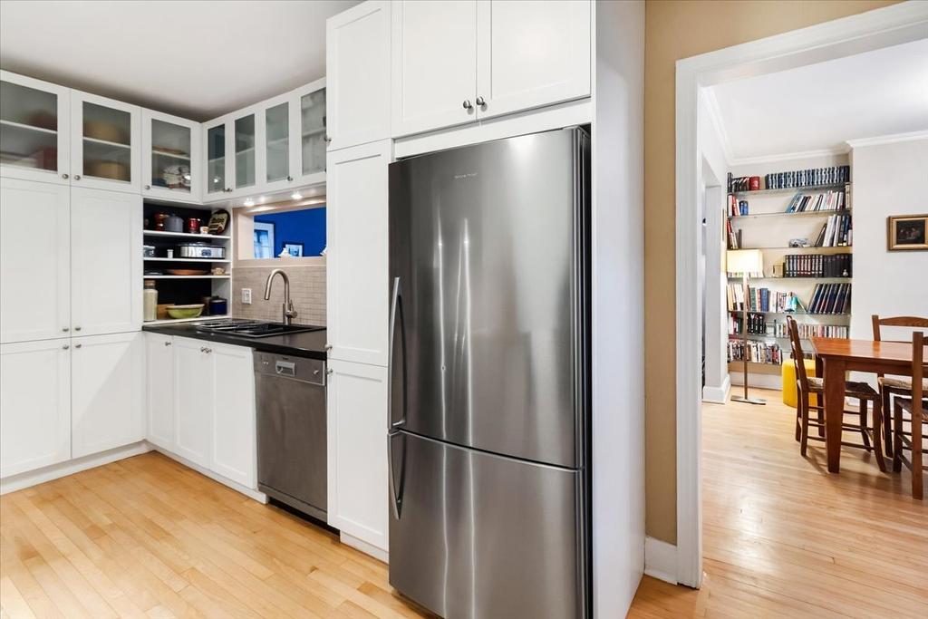 Cuisine - 2-2850 Av. Willowdale, Montréal (Côte-Des-Neiges/Notre-Dame-De-Grâce), QC - Indoor Photo Showing Kitchen