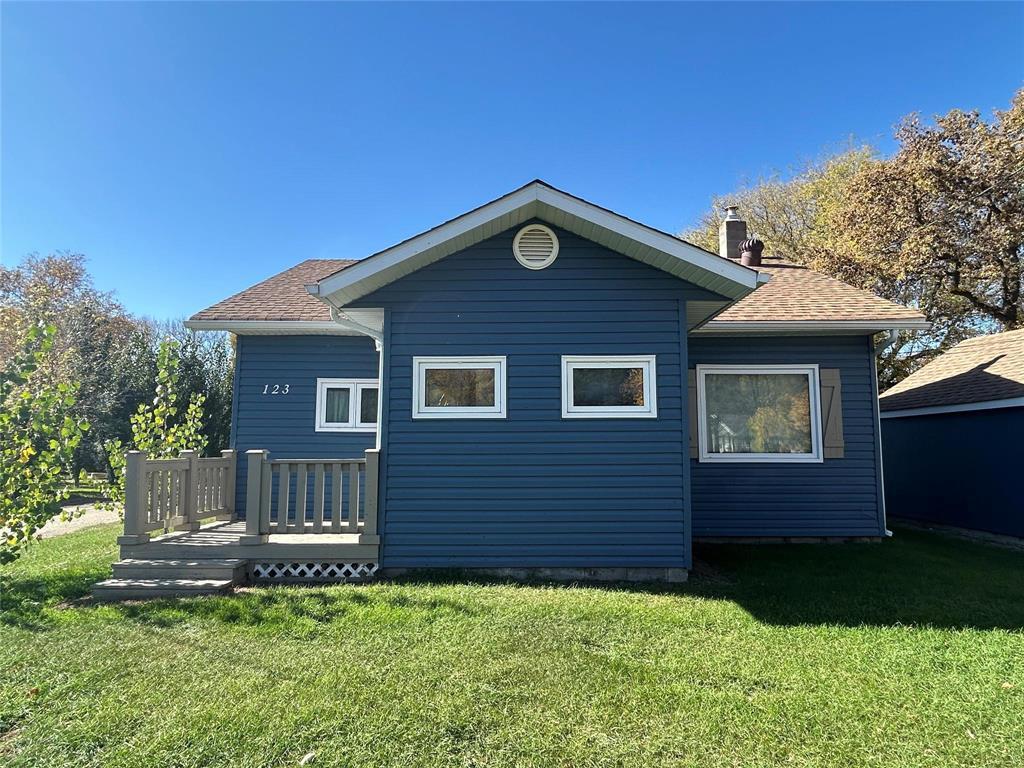 123 Fanny Street, Carberry, MB - Outdoor