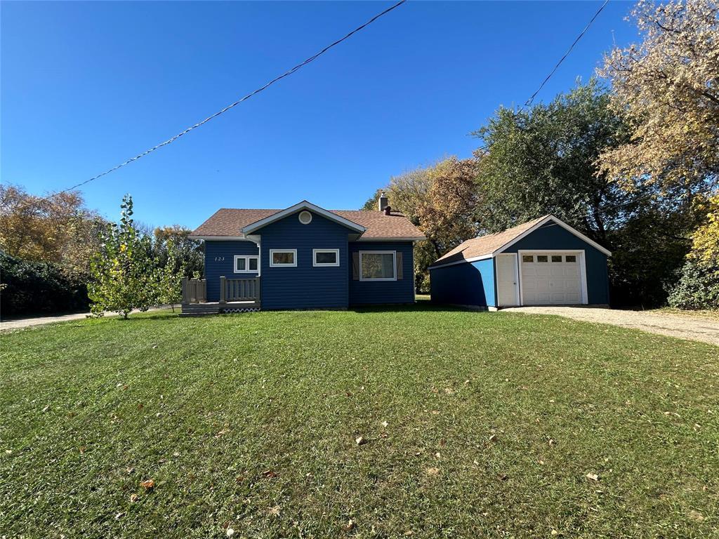 123 Fanny Street, Carberry, MB - Outdoor