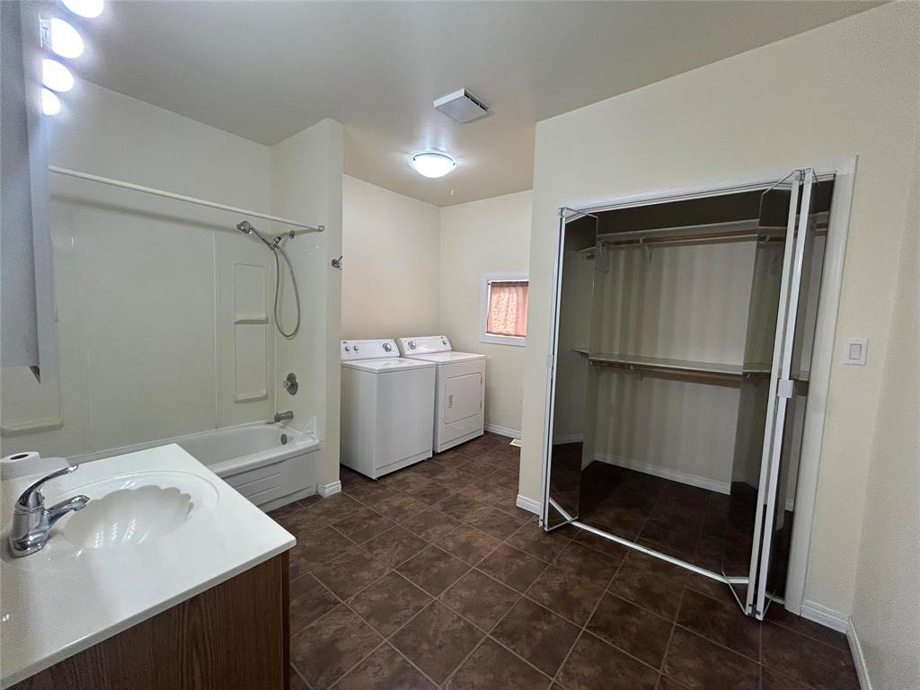 123 Fanny Street, Carberry, MB - Indoor