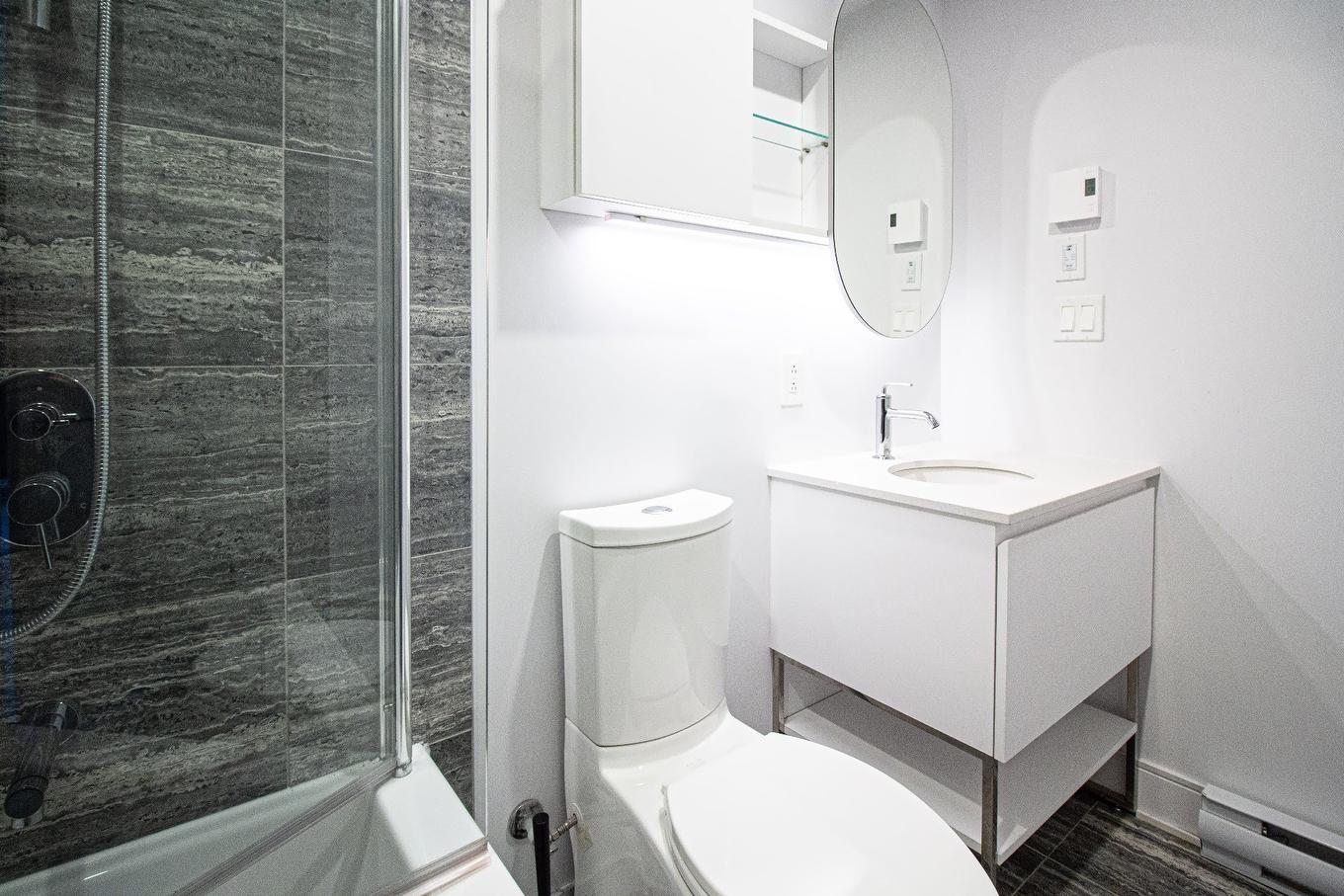 Bathroom - 2005-2320 Rue Tupper, Montréal (Ville-Marie), QC - Indoor Photo Showing Bathroom