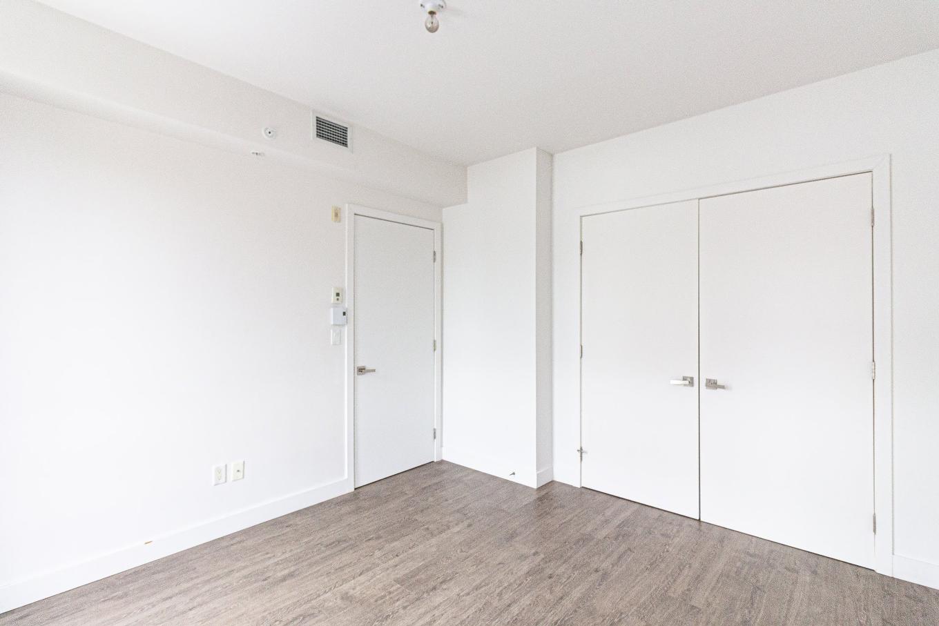 Chambre à coucher - 205-3300 Av. Troie, Montréal (Côte-Des-Neiges/Notre-Dame-De-Grâce), QC - Indoor Photo Showing Other Room