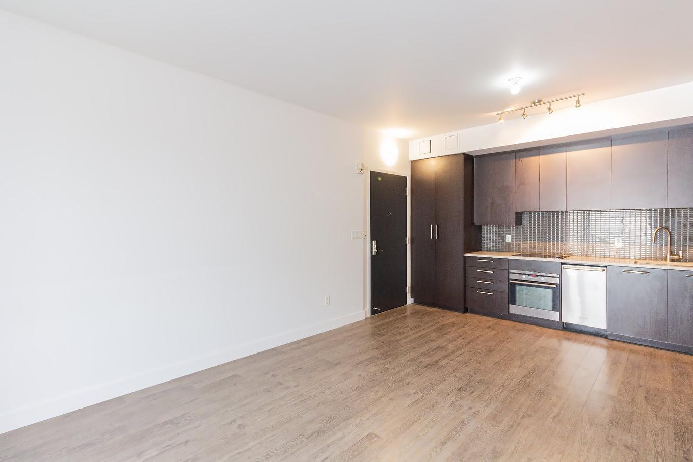 Cuisine - 205-3300 Av. Troie, Montréal (Côte-Des-Neiges/Notre-Dame-De-Grâce), QC - Indoor Photo Showing Kitchen