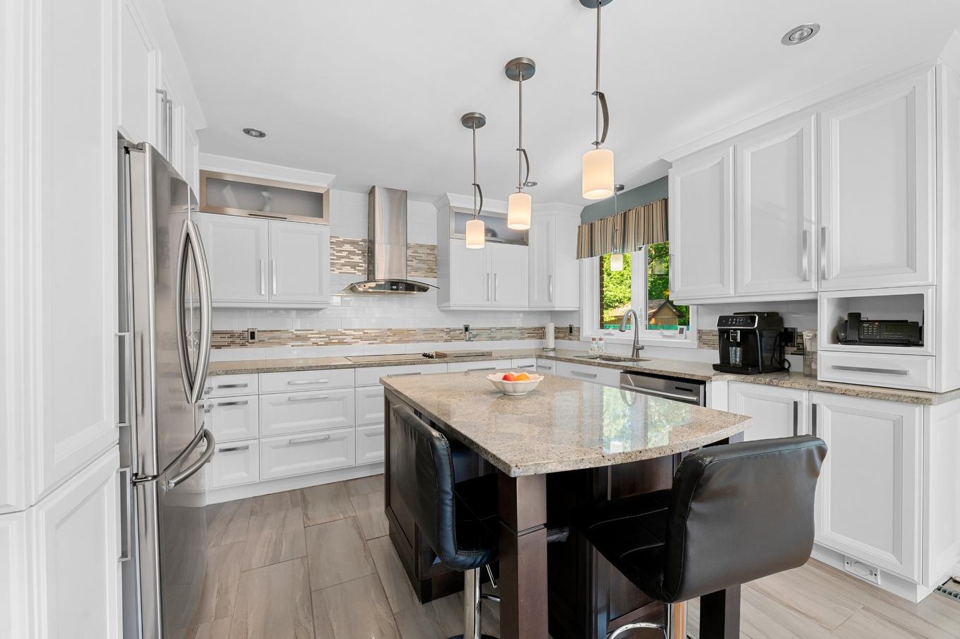 Kitchen - 415 Tsse Suzanne, Saint-Jérôme, QC - Indoor Photo Showing Kitchen With Upgraded Kitchen