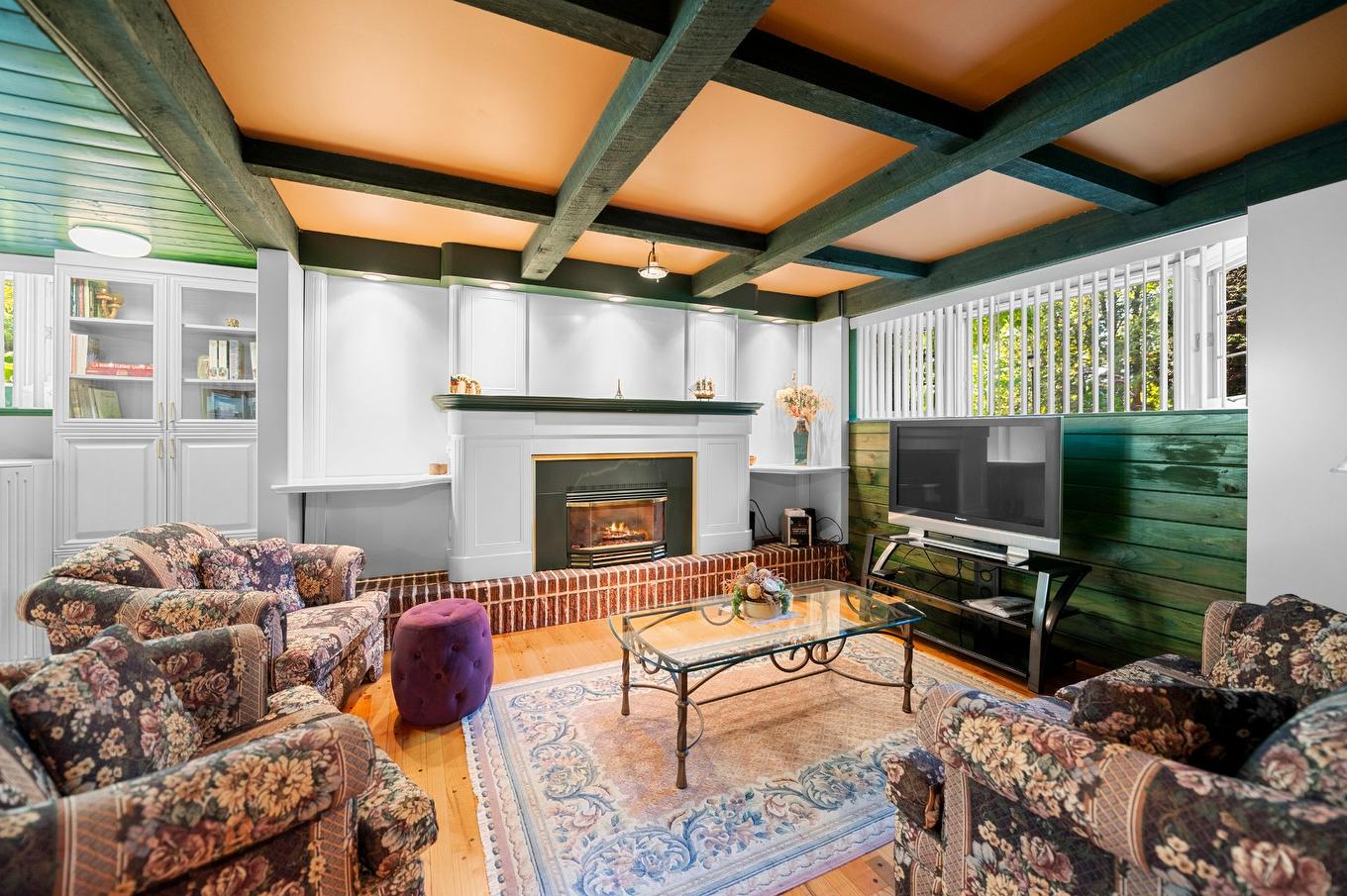 Family room - 415 Tsse Suzanne, Saint-Jérôme, QC - Indoor Photo Showing Living Room With Fireplace