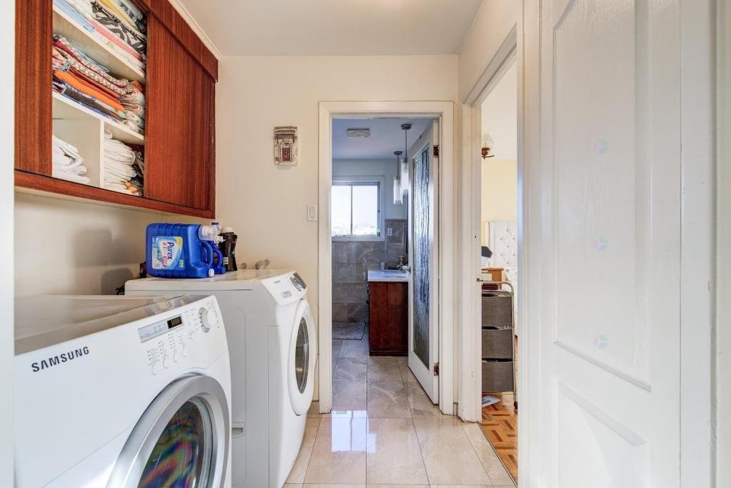 Laundry room - 3925 Rue Duvernay, Longueuil (Saint-Hubert), QC - Indoor Photo Showing Laundry Room