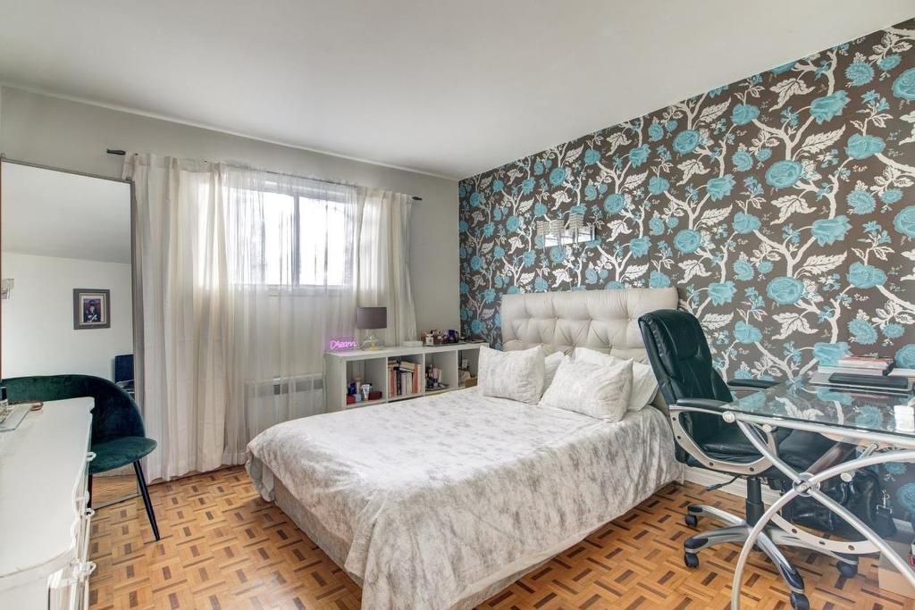 Bedroom - 3925 Rue Duvernay, Longueuil (Saint-Hubert), QC - Indoor Photo Showing Bedroom