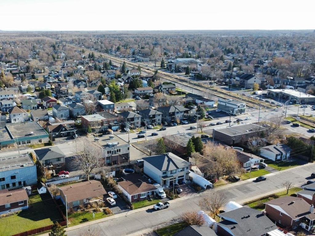 Aerial photo - 3925 Rue Duvernay, Longueuil (Saint-Hubert), QC - Outdoor With View