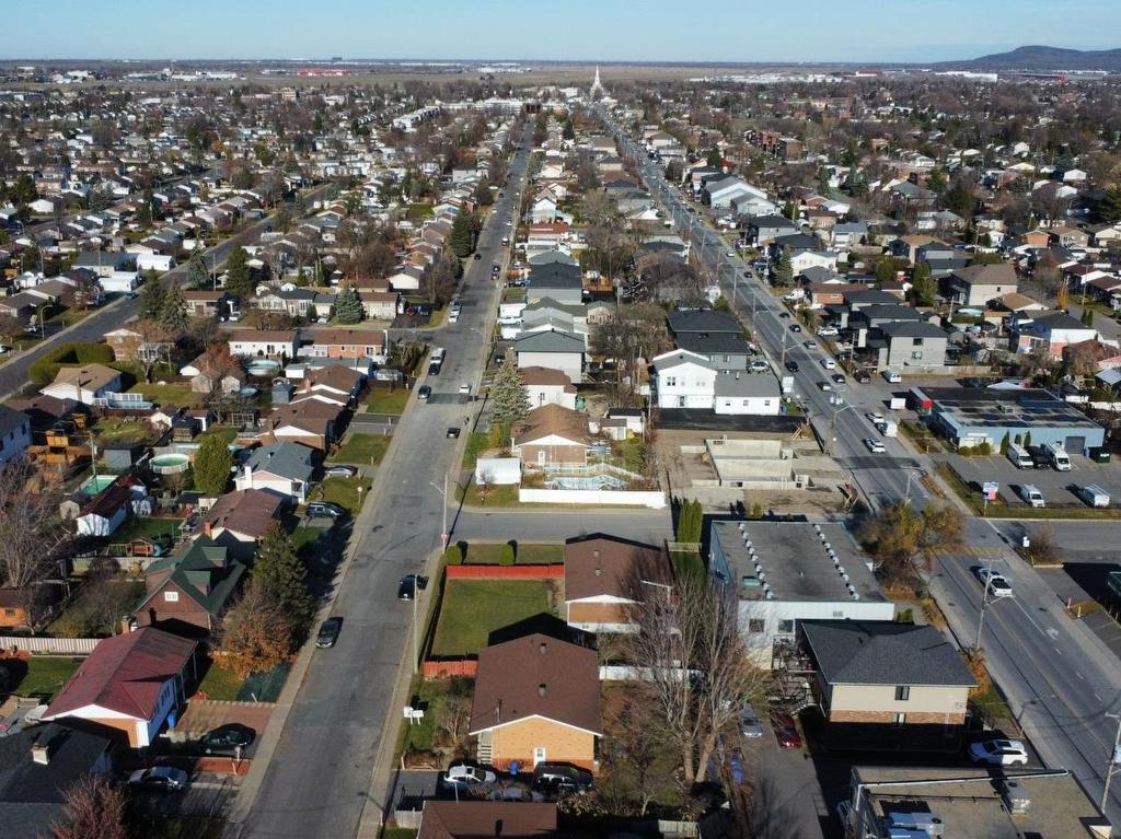 Aerial photo - 3925 Rue Duvernay, Longueuil (Saint-Hubert), QC - Outdoor With View