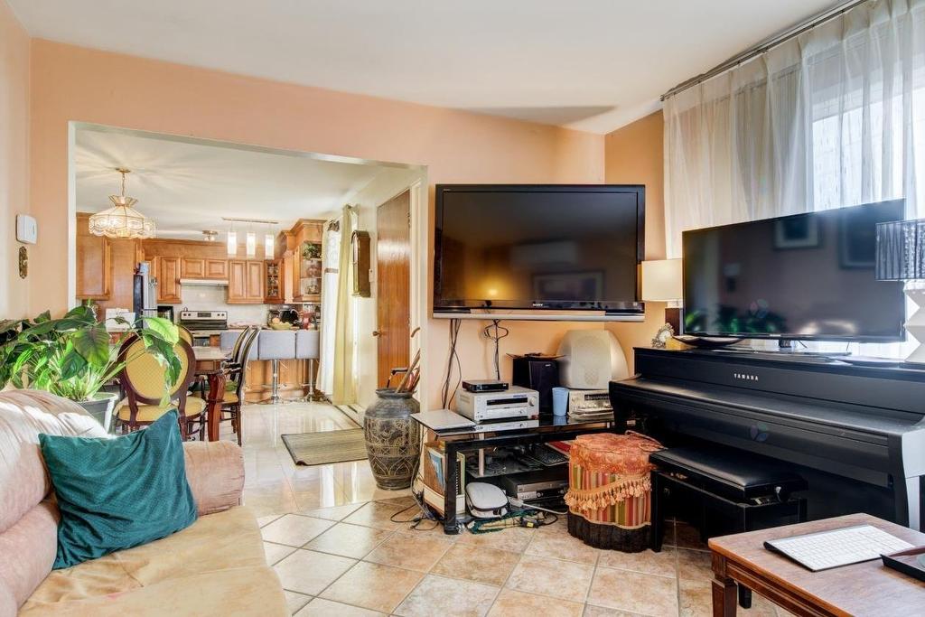 Living room - 3925 Rue Duvernay, Longueuil (Saint-Hubert), QC - Indoor