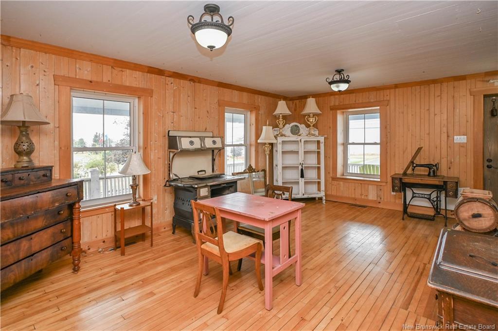 142 Saint-Pierre E Blvd, Caraquet, NB