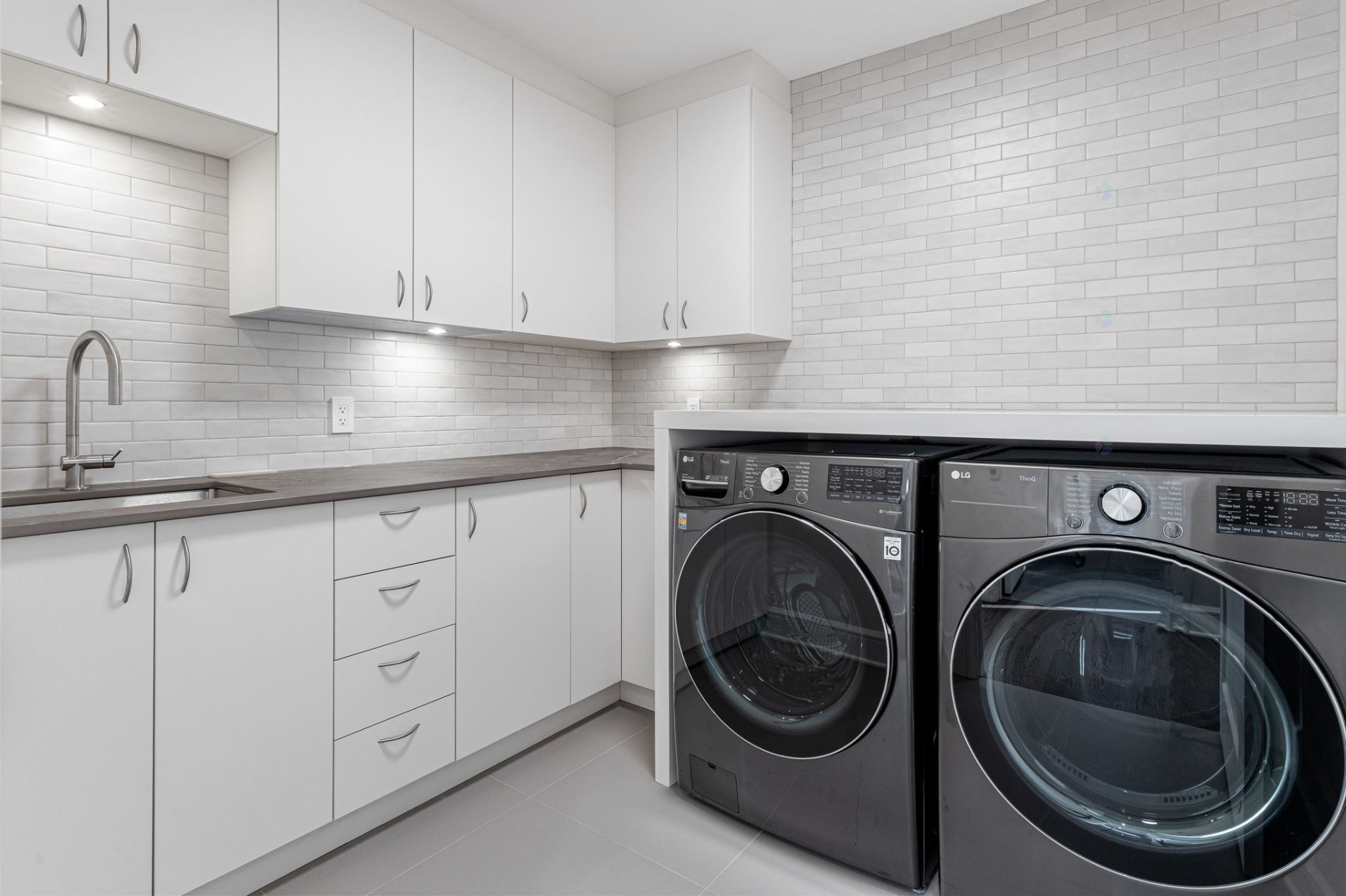 Laundry - 769 Rue Louis-Quilico, Boucherville, QC - Indoor Photo Showing Laundry Room