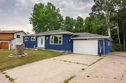 30 Devonshire AVE Pinawa, MB R0E 1L0