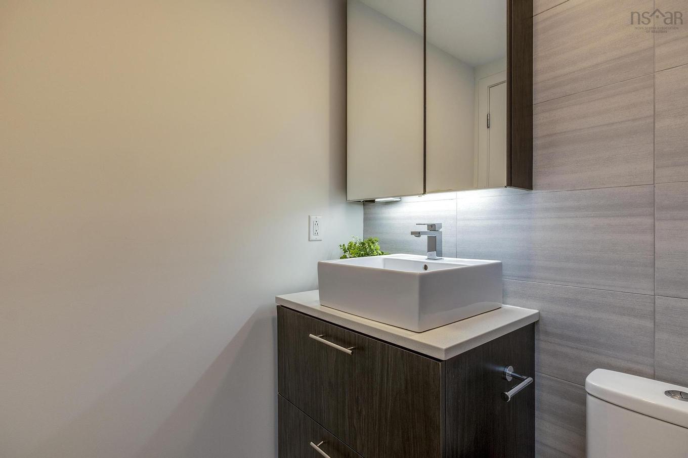 813 1048 Wellington Street, Halifax, NS