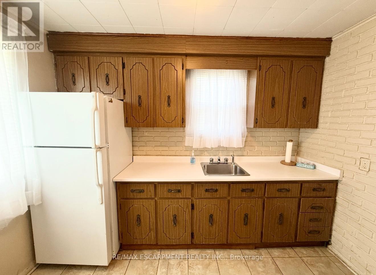 115 Beach Boulevard, Hamilton, ON - Indoor Photo Showing Kitchen
