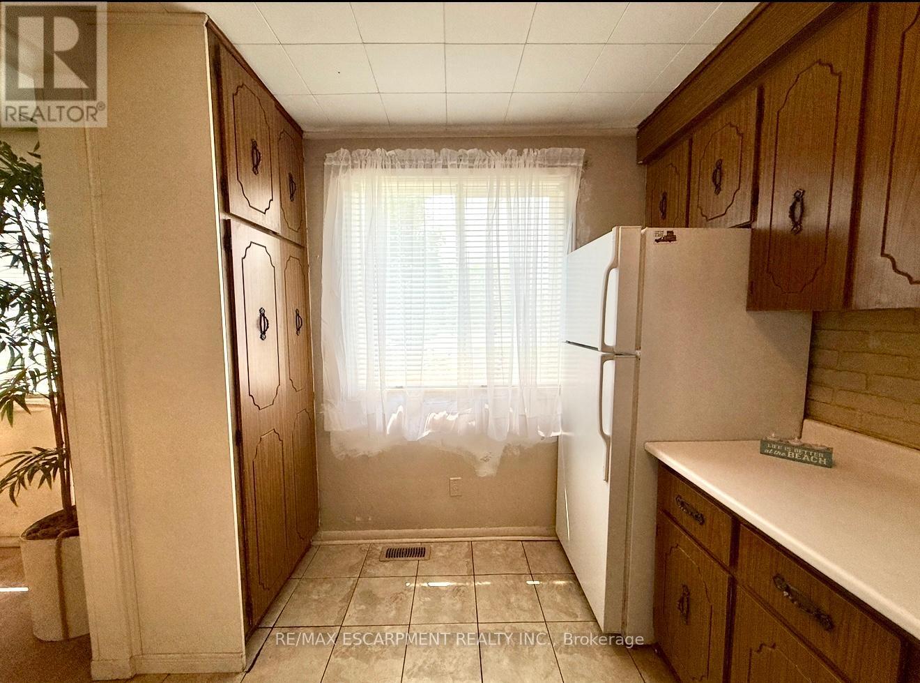115 Beach Boulevard, Hamilton, ON - Indoor Photo Showing Kitchen