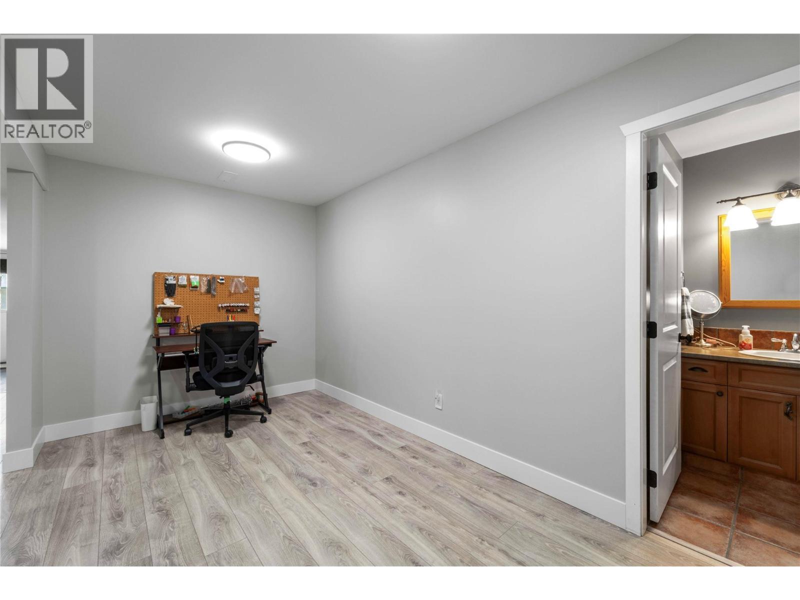 1548 Assiniboine Road, Kamloops, BC - Indoor