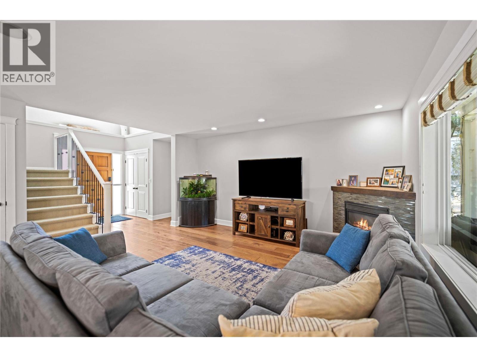 1548 Assiniboine Road, Kamloops, BC - Indoor Photo Showing Living Room With Fireplace