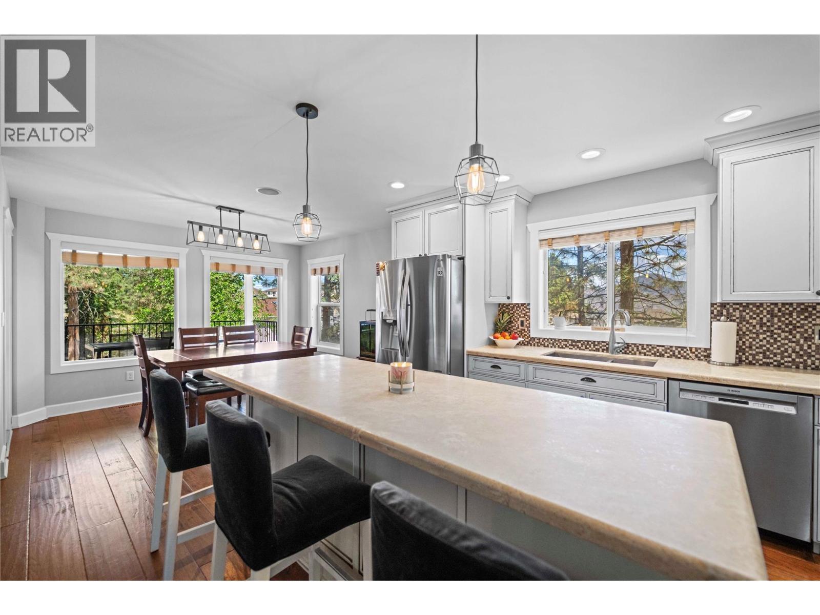 1548 Assiniboine Road, Kamloops, BC - Indoor Photo Showing Kitchen With Upgraded Kitchen