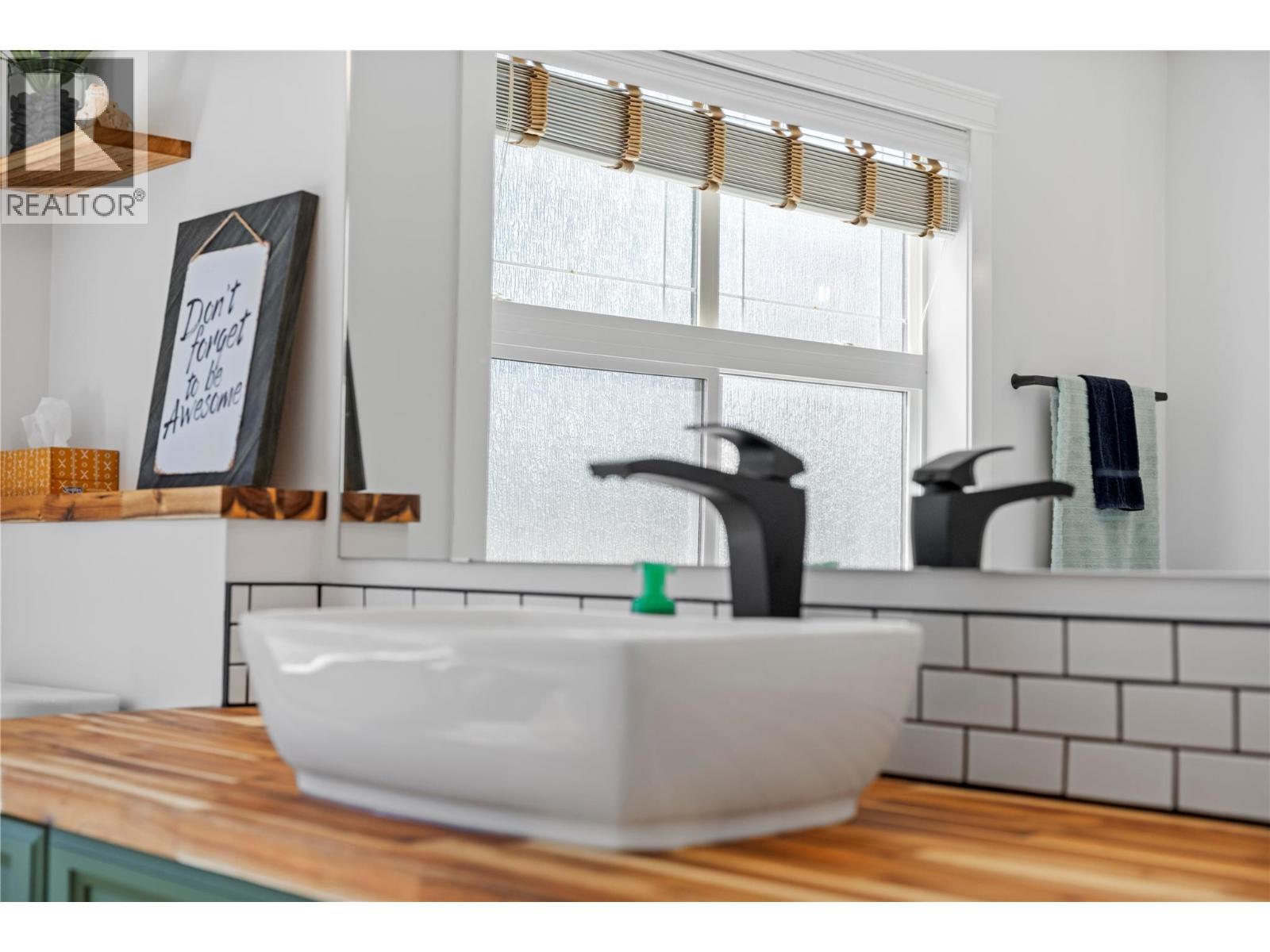 1548 Assiniboine Road, Kamloops, BC - Indoor Photo Showing Bathroom