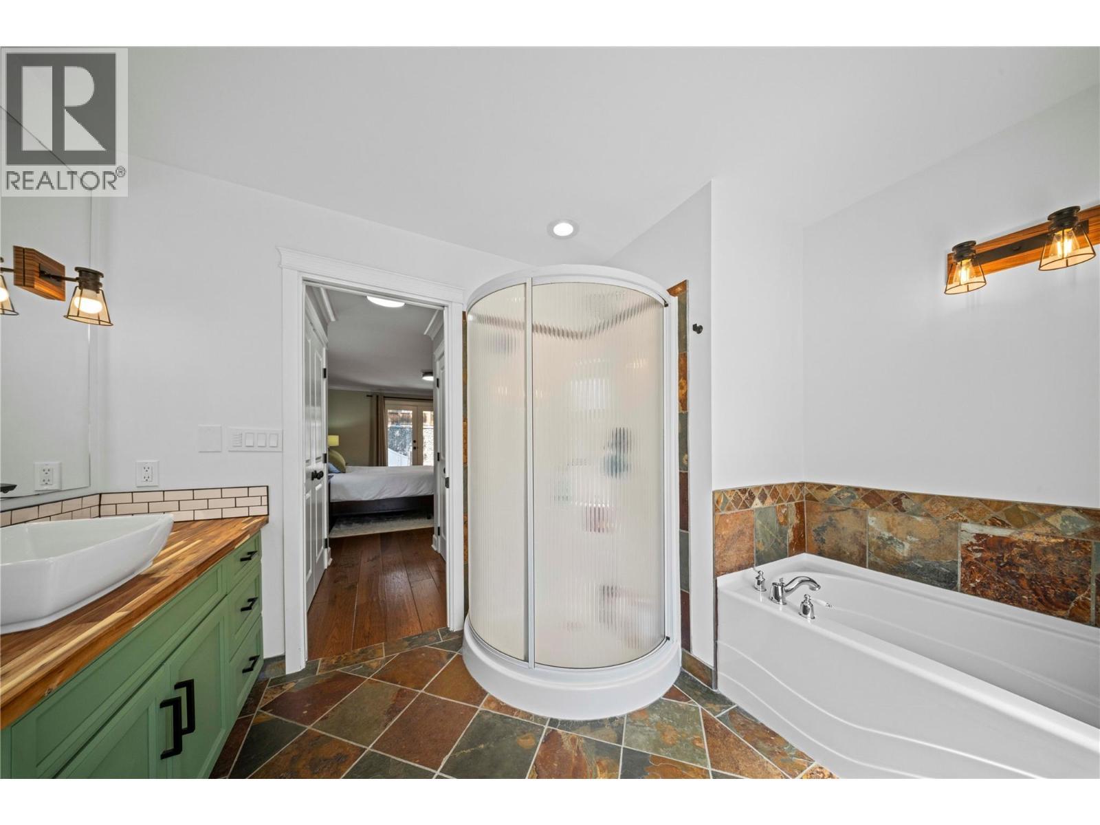 1548 Assiniboine Road, Kamloops, BC - Indoor Photo Showing Bathroom