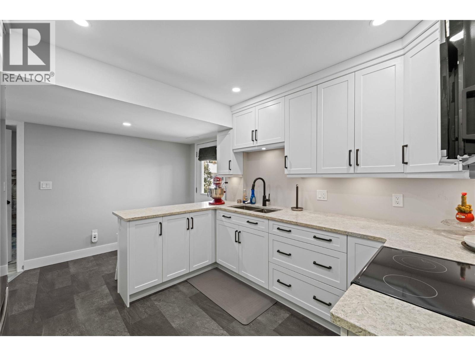 1548 Assiniboine Road, Kamloops, BC - Indoor Photo Showing Kitchen With Double Sink