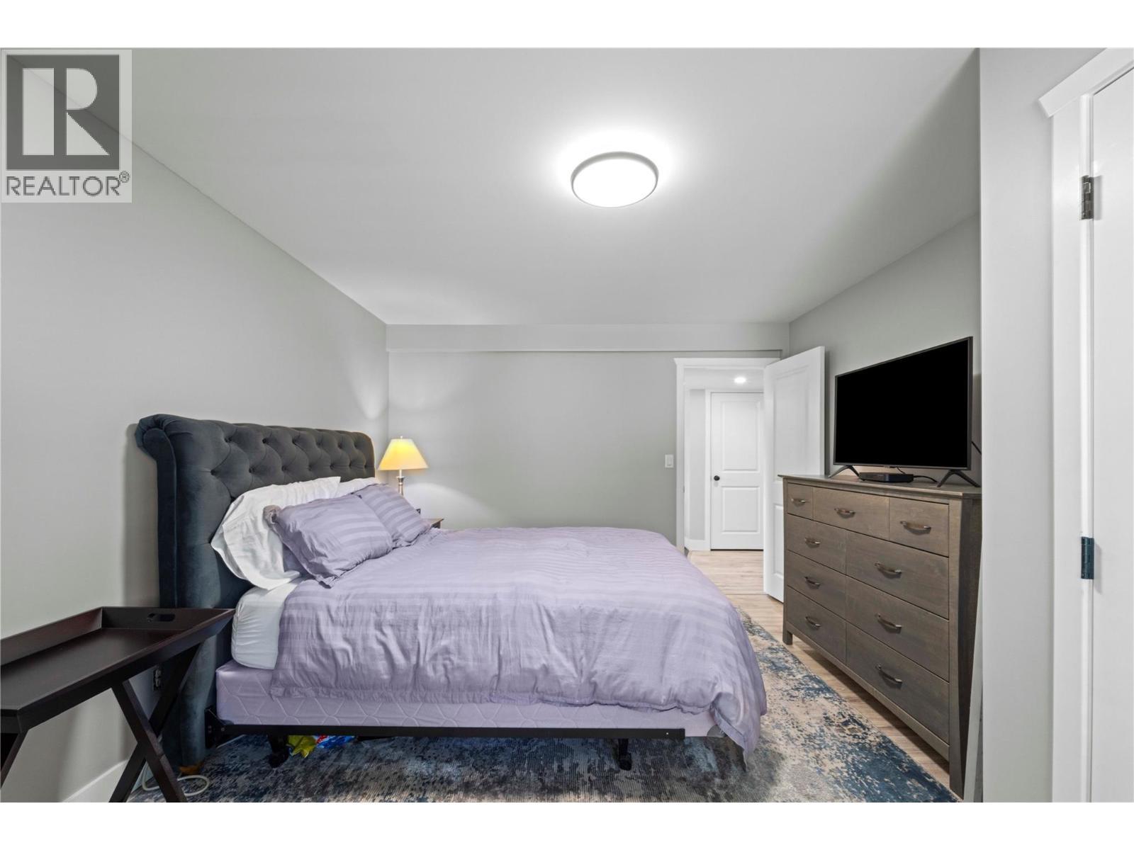 1548 Assiniboine Road, Kamloops, BC - Indoor Photo Showing Bedroom