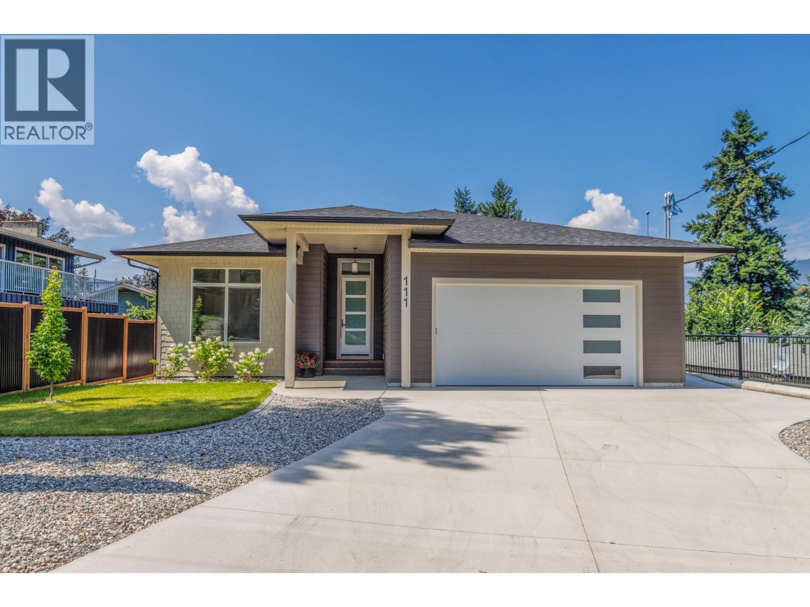 111 20 Street Se, Salmon Arm, BC - Outdoor With Facade