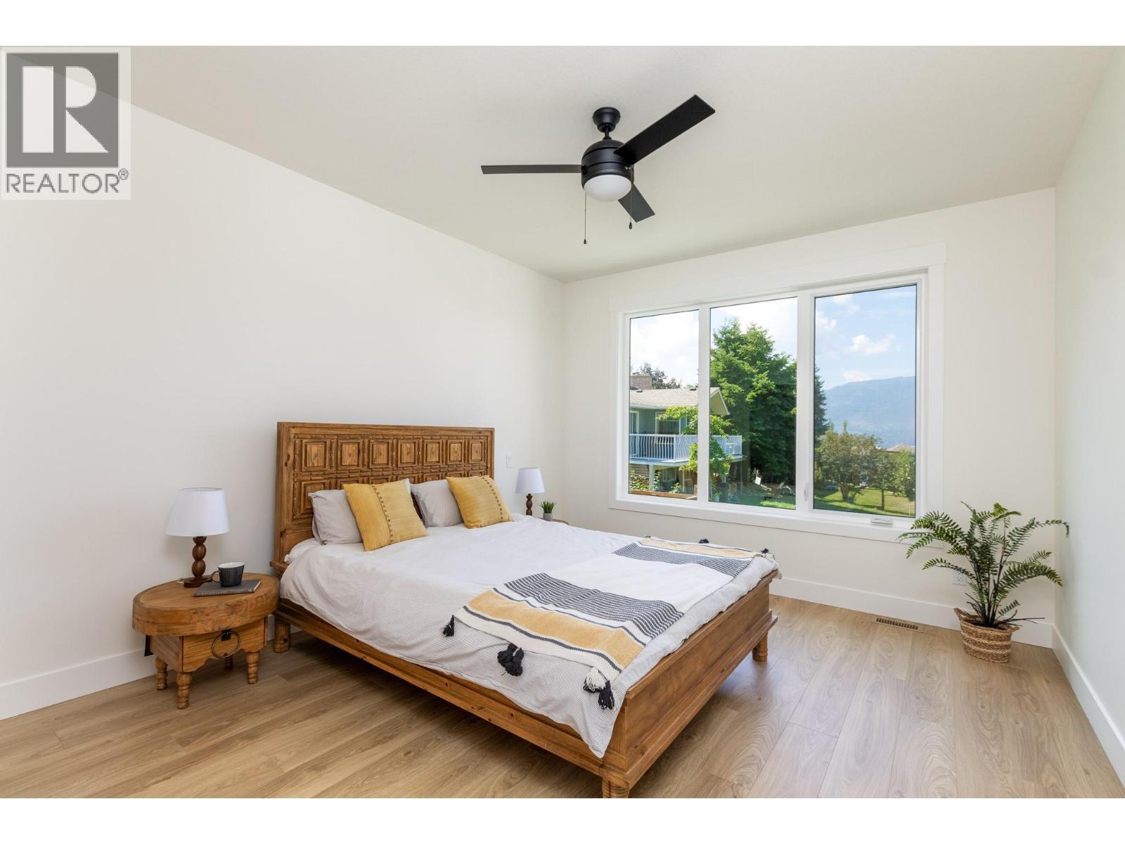 111 20 Street Se, Salmon Arm, BC - Indoor Photo Showing Bedroom