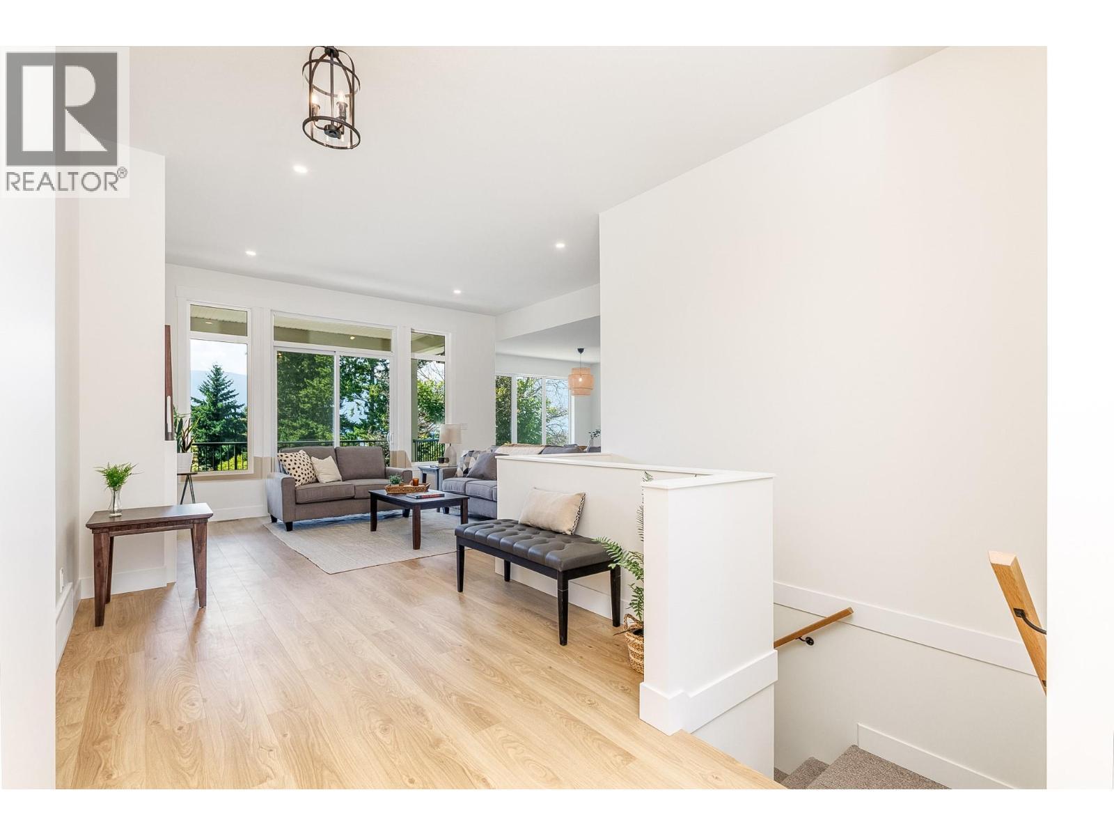 111 20 Street Se, Salmon Arm, BC - Indoor