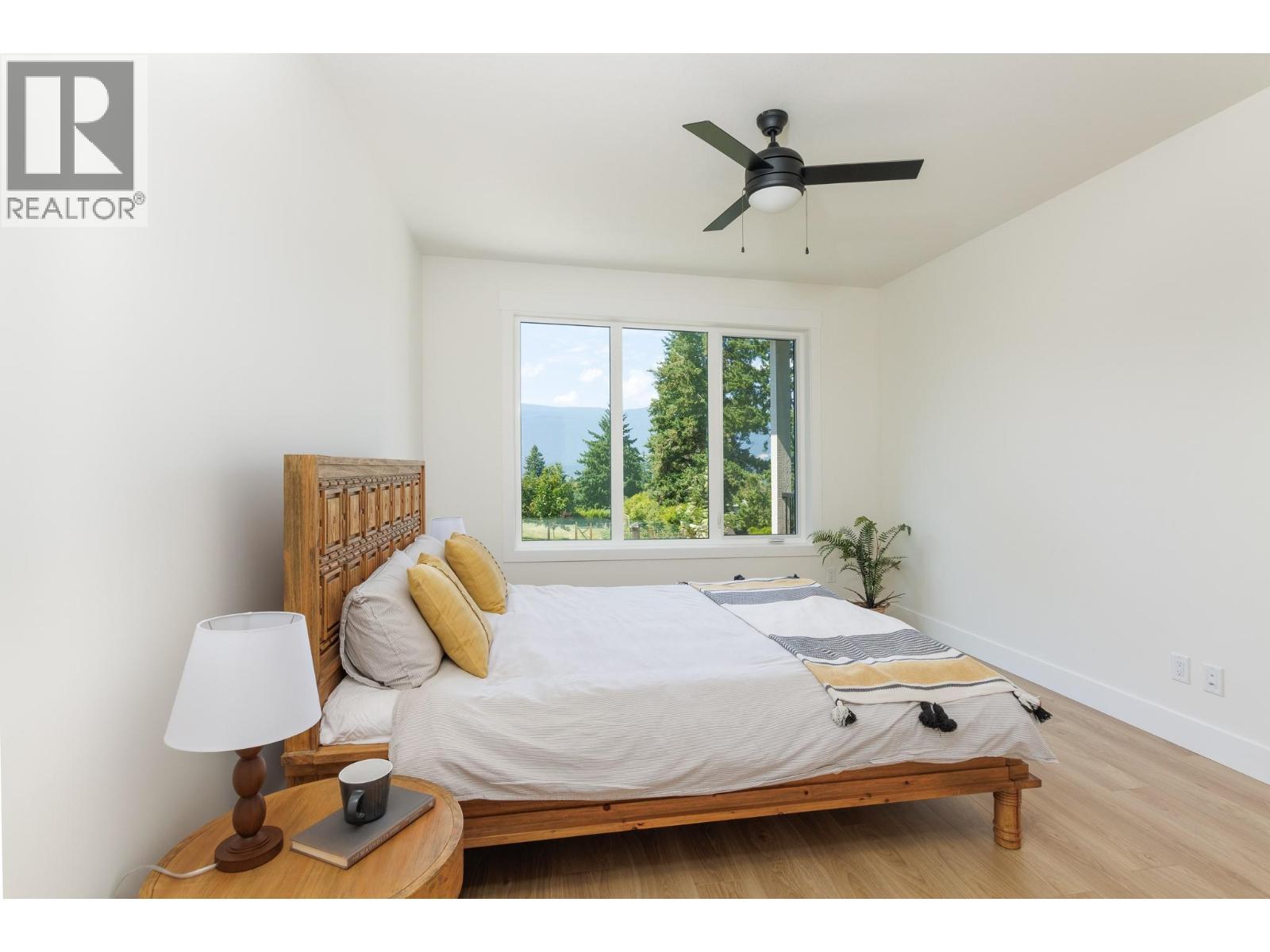 111 20 Street Se, Salmon Arm, BC - Indoor Photo Showing Bedroom