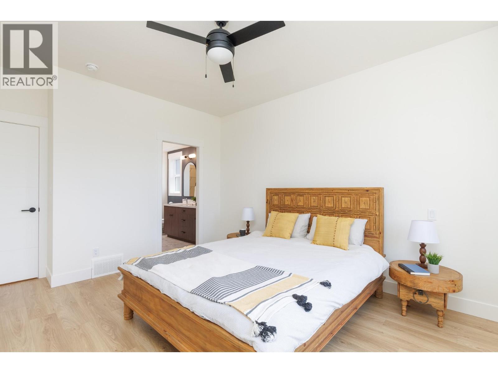 111 20 Street Se, Salmon Arm, BC - Indoor Photo Showing Bedroom